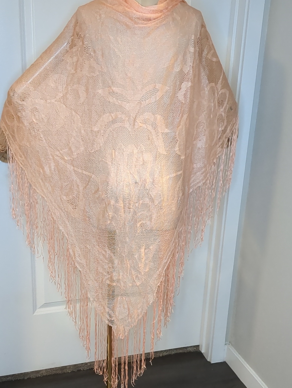 Vintage 60s Peach Sheer Floral Lace Shawl Fringe Edges Long Elegant Wrap - Picture 4 of 8